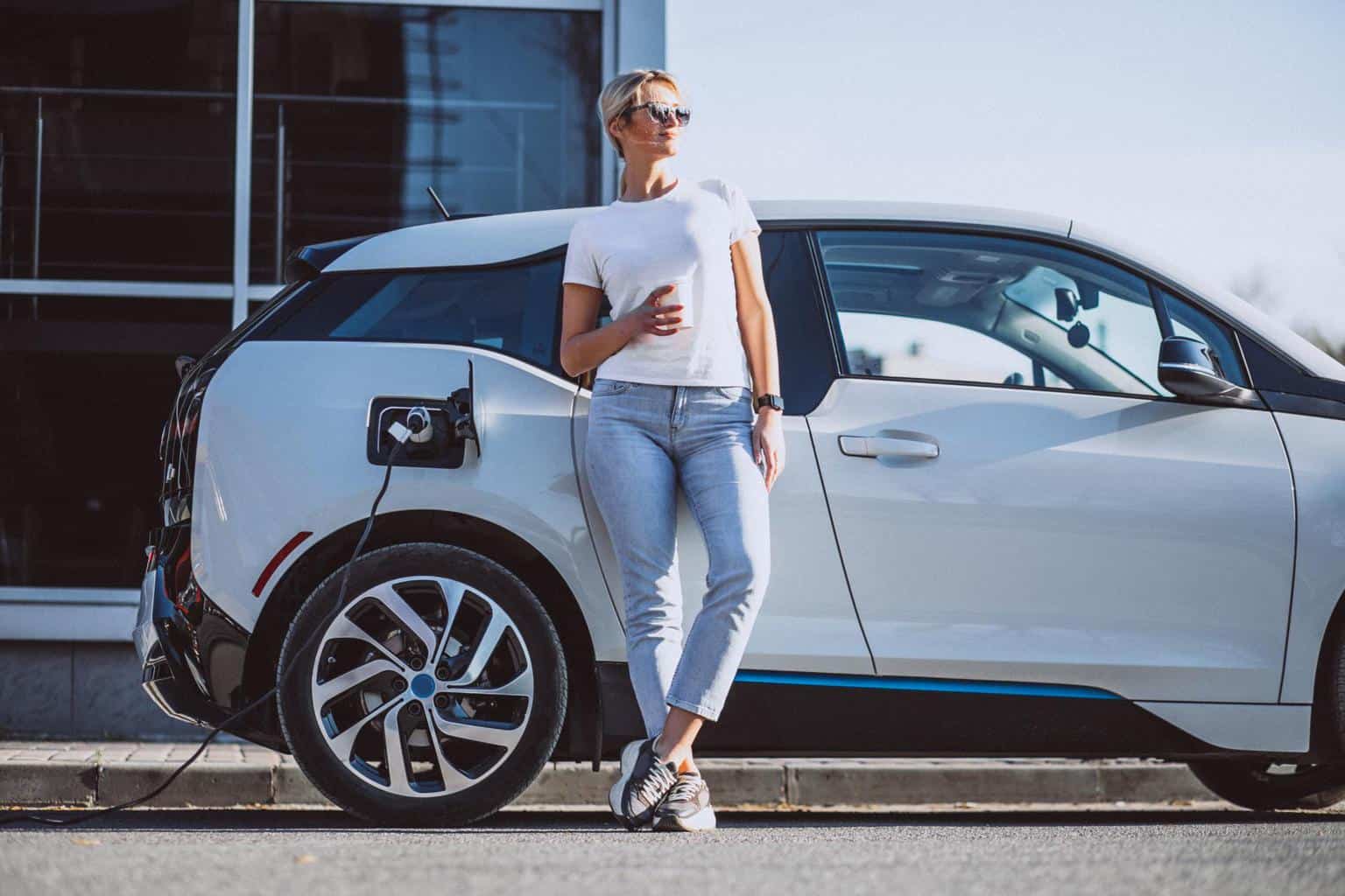 Cover Image for BMW und VW erhöhen wegen hoher Nachfrage Produktion von i3 und e-Golf