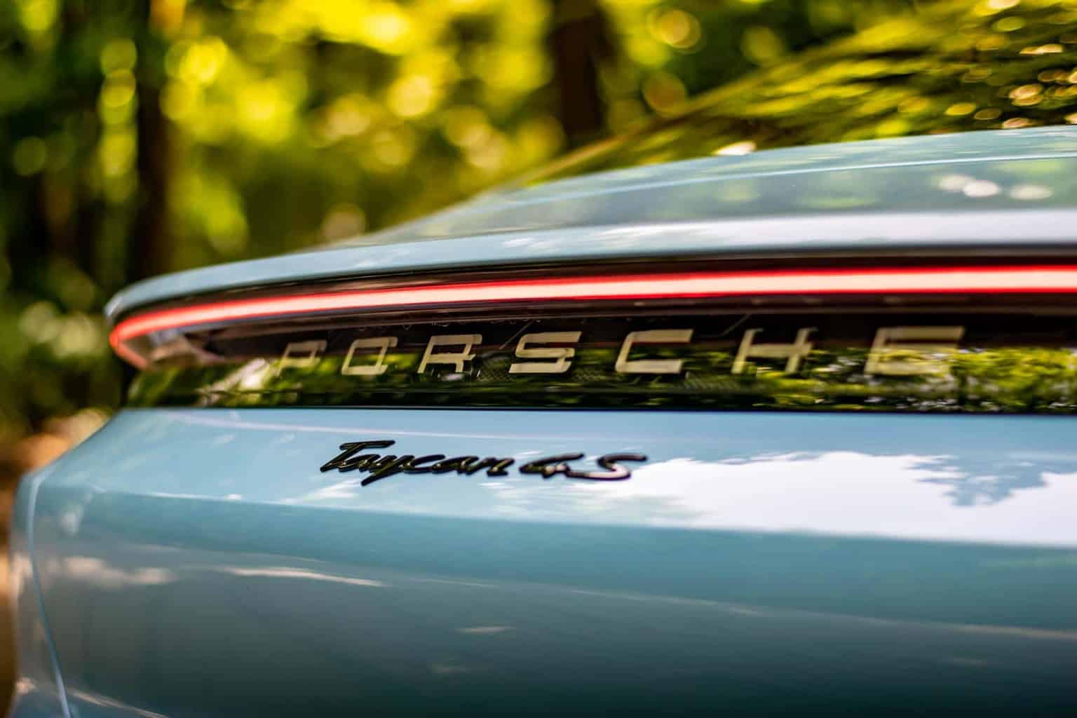 Cover Image for Porsche Deutschland-Chef erklärt, wie der Taycan E-Auto-Zweifler überzeugt