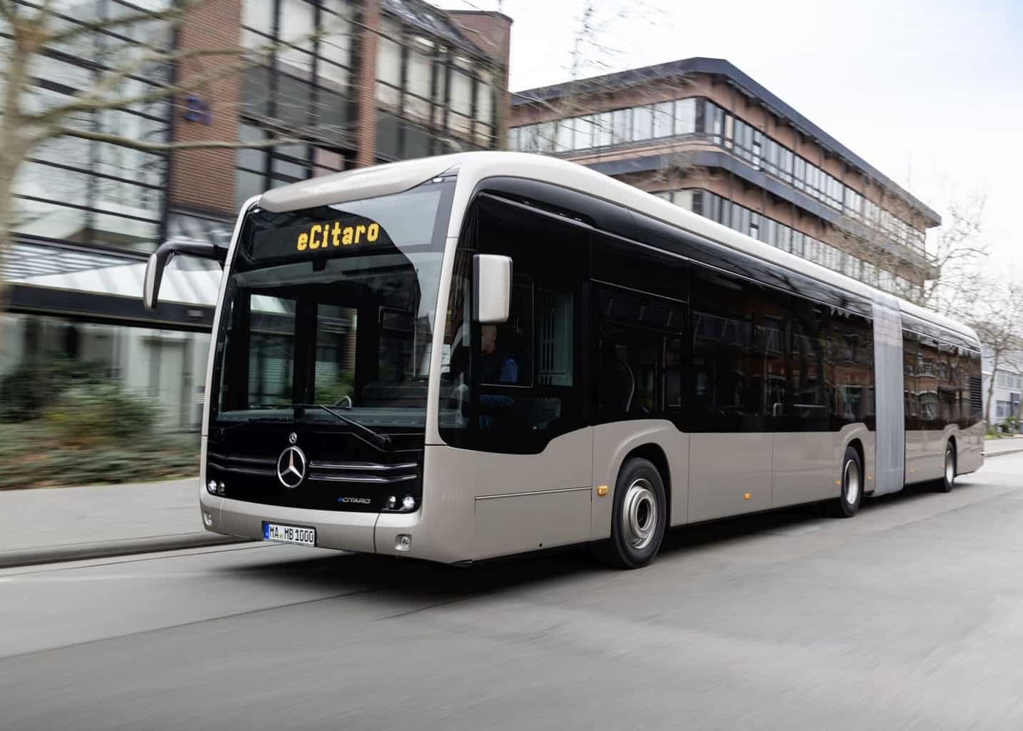 Cover Image for Mercedes-Benz: Vollelektrische Gelenkbus eCitaro G mit Festkörperbatterien kommt auf die Straße