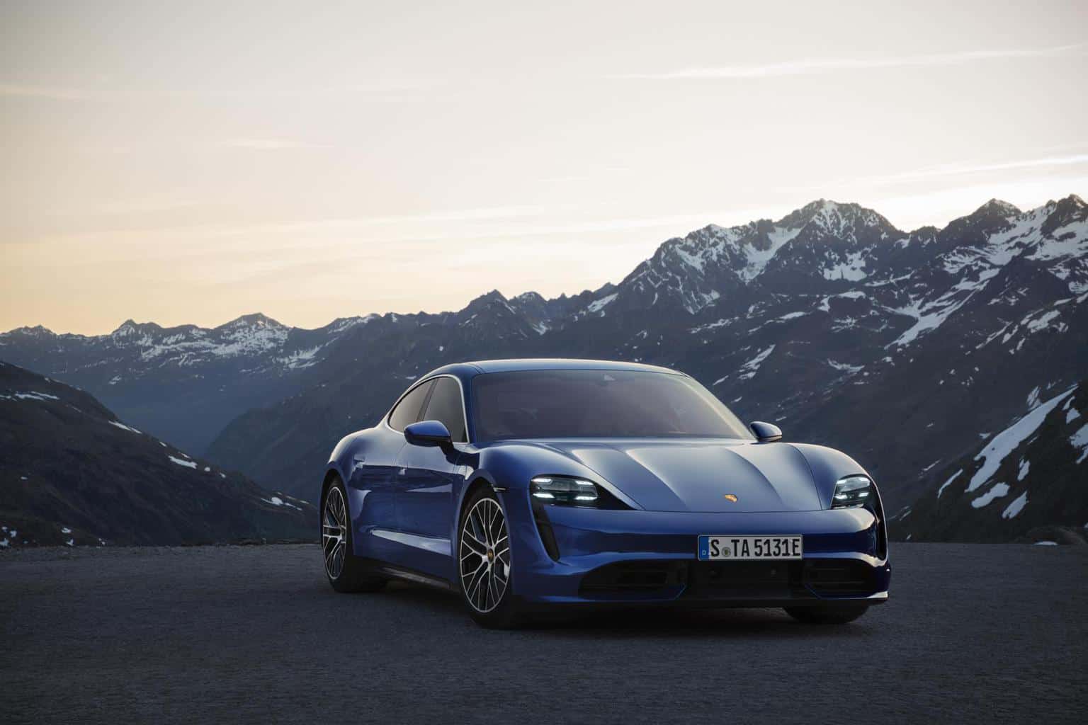 Cover Image for Taycan-Nachfrage führt zu drastischen Maßnahmen – Audi gibt Mitarbeiter an Porsche ab