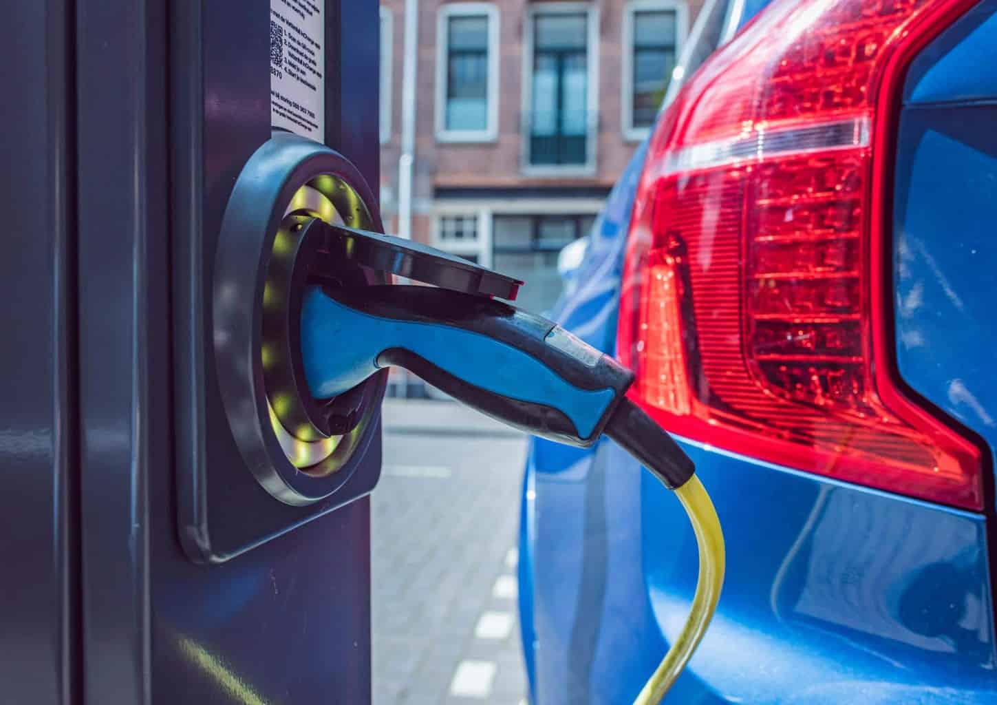 Cover Image for Reichweitenangst überwinden und die Revolution der E-Mobilität am Laufen halten