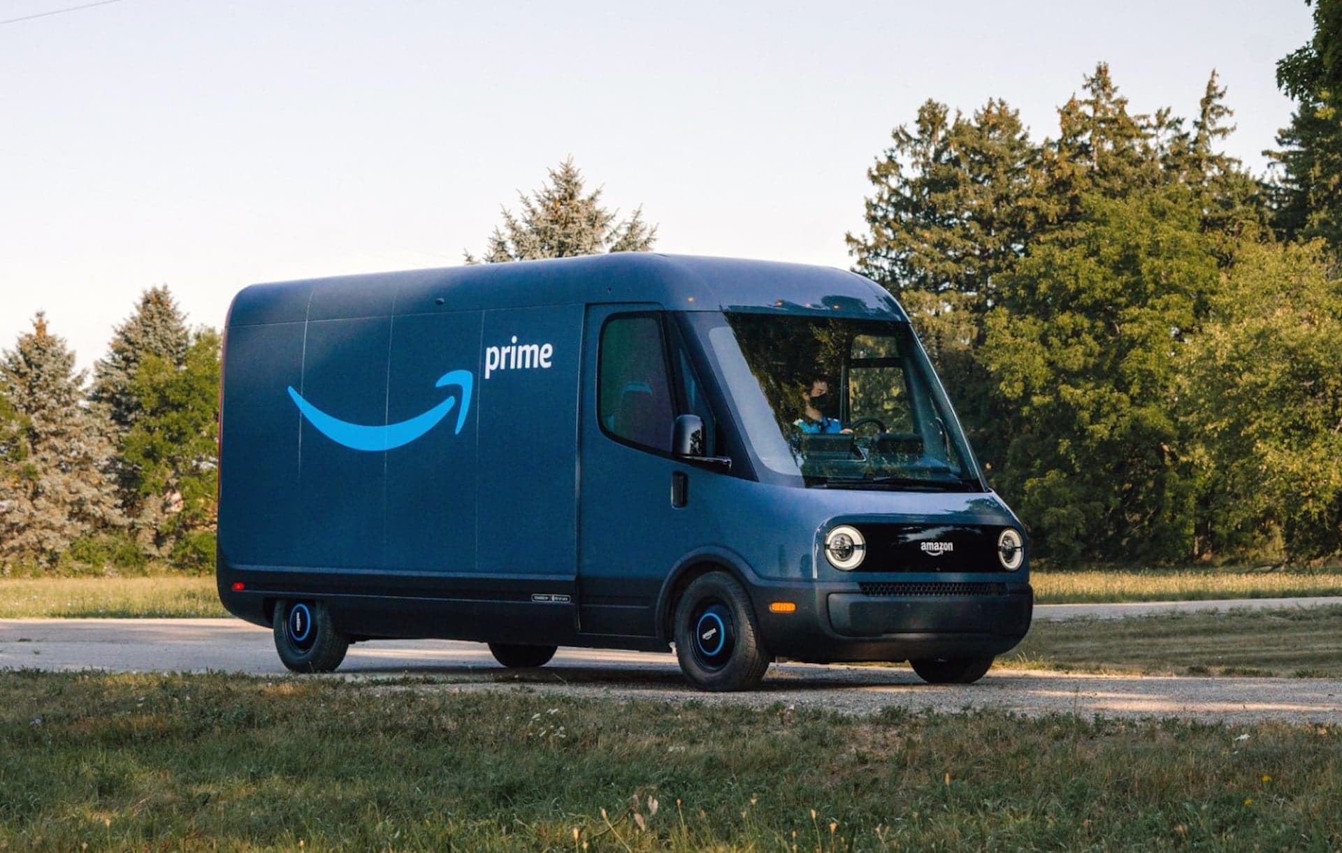 Cover Image for Amazon und Rivian stellen maßgeschneiderten Elektrotransporter vor