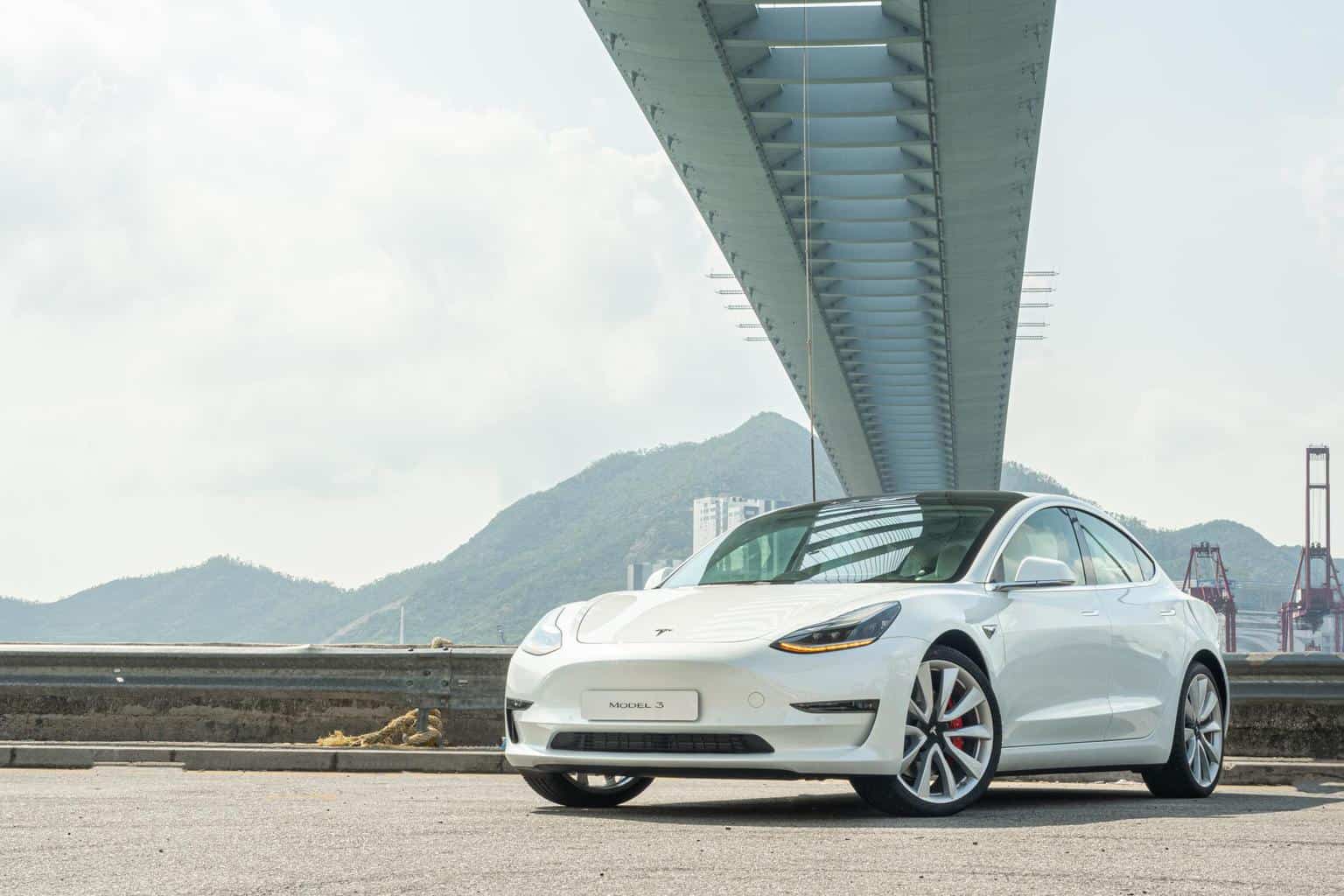 Cover Image for Dieses Pflegepersonal darf Tesla Model 3 als Dienstwagen nutzen