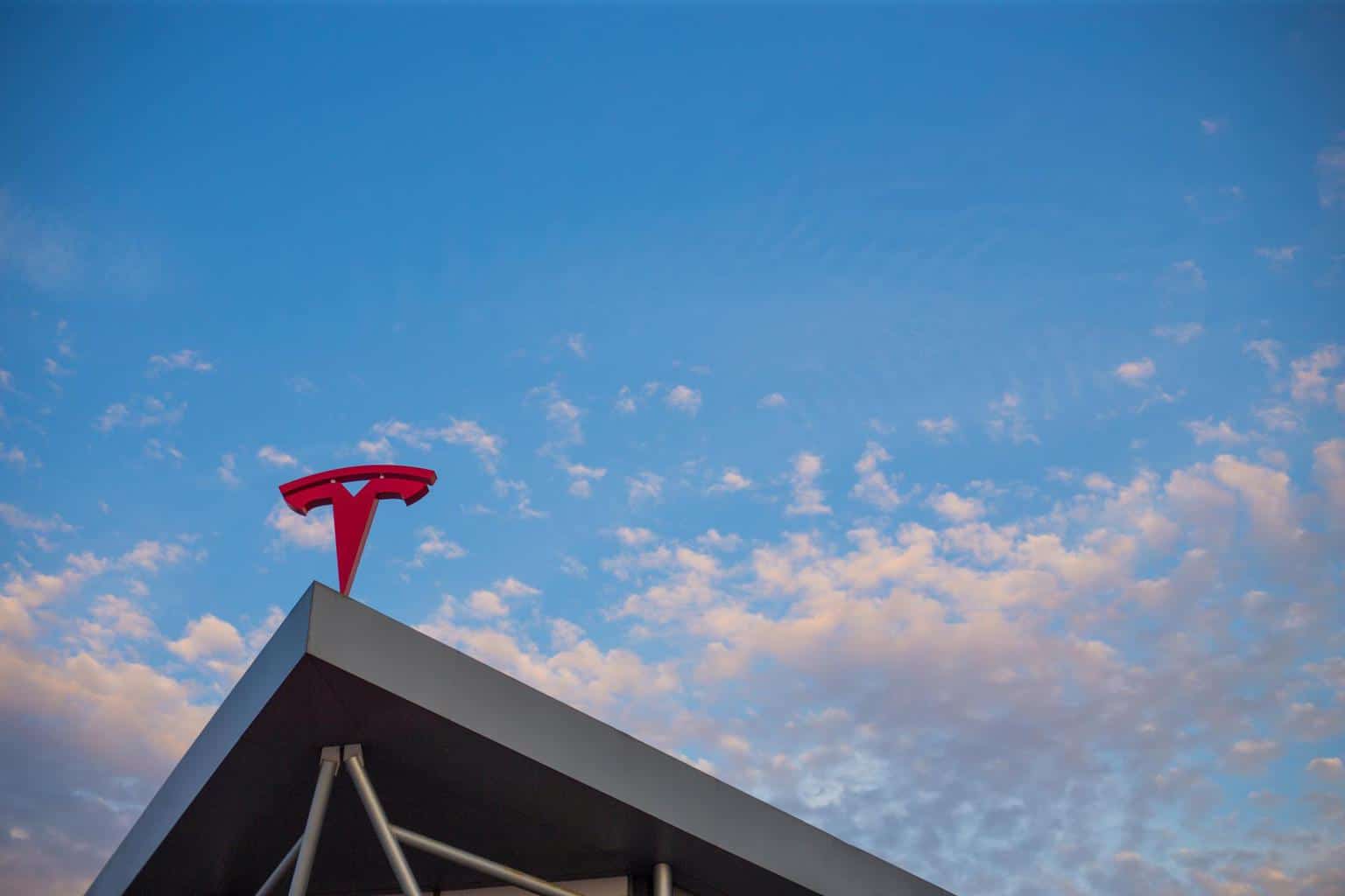 Cover Image for Tesla soll Investitionen deutlich erhöhen und drittes Werk in USA planen