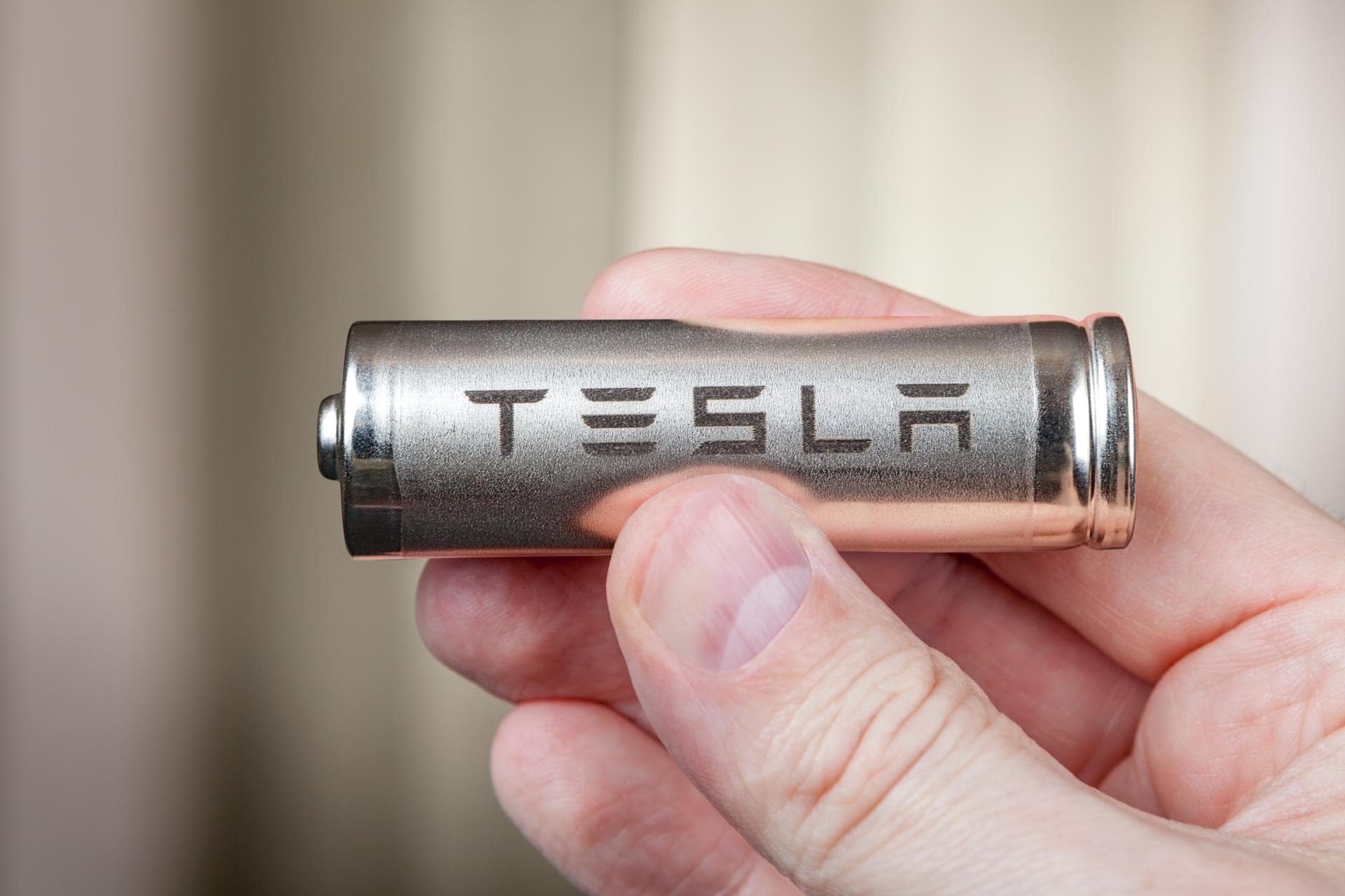 Cover Image for Tesla-Batterieforscher will 3,5-Millionen-Kilometer-Batterie erfunden haben