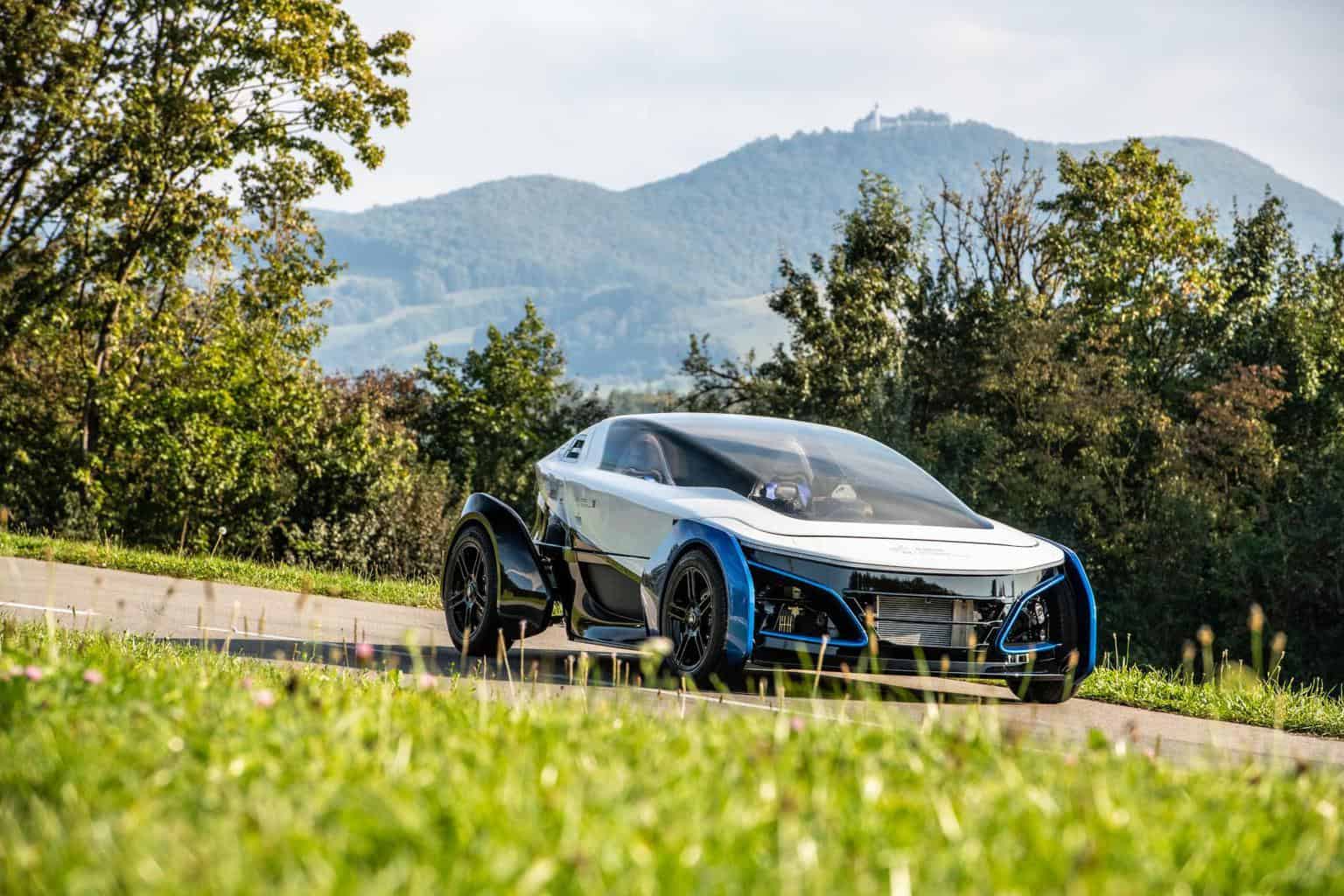 Cover Image for Futuristischer Brennstoffzellen-Zweisitzer SLRV mit 400 km Reichweite gesichtet