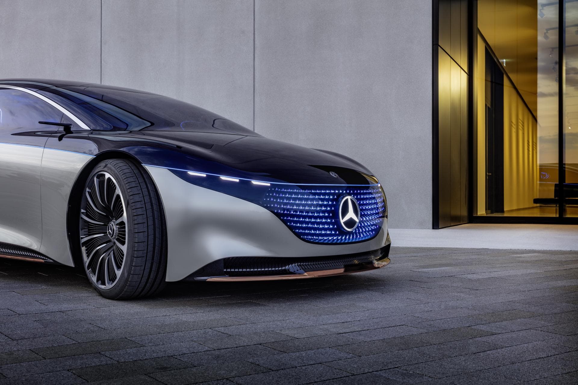 Cover Image for Daimler fokussiert sich auf Luxus E-Autos & Software-Dienstleistungen