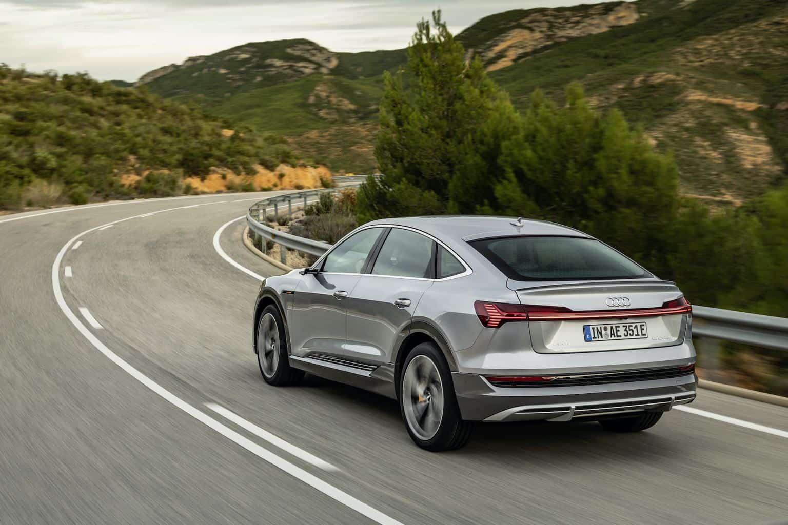 Cover Image for Audi pimpt e-tron-Baureihe mit 22-kW-Lader und mehr Fahrkomfort