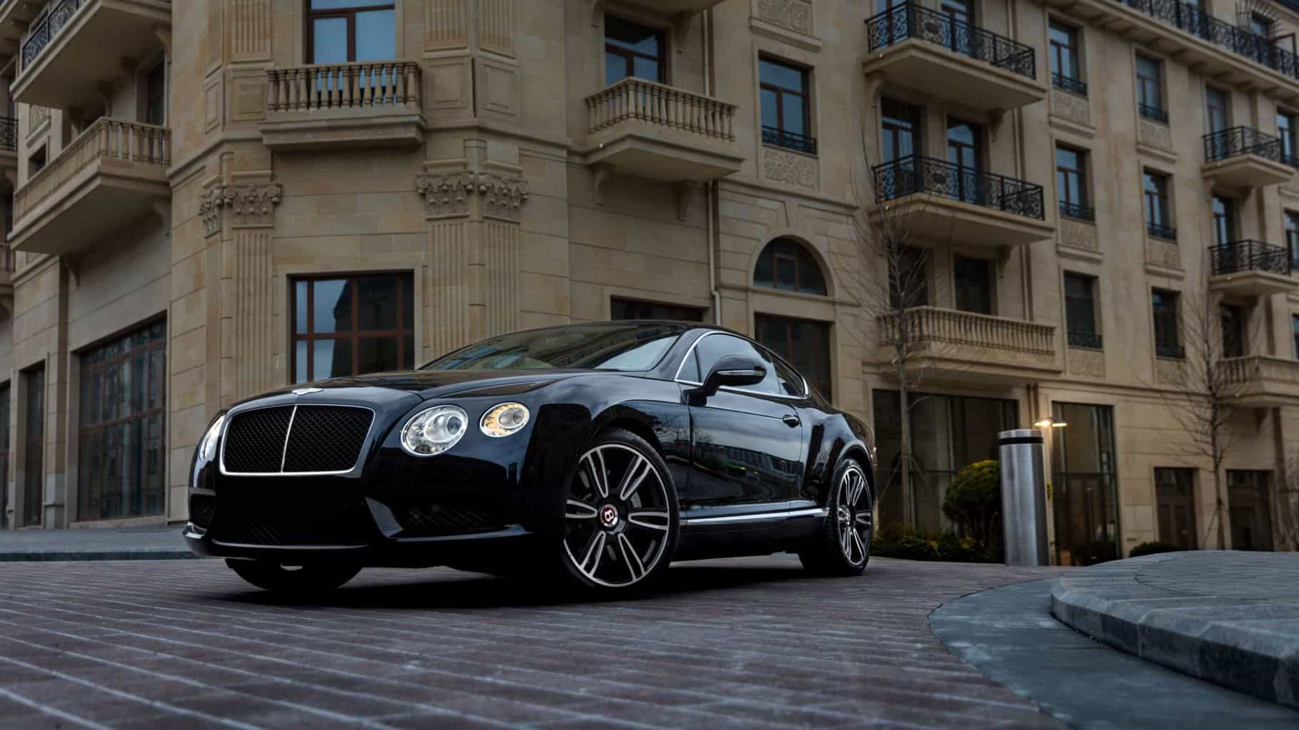 Cover Image for Bentley wird bis 2030 rein elektrisch