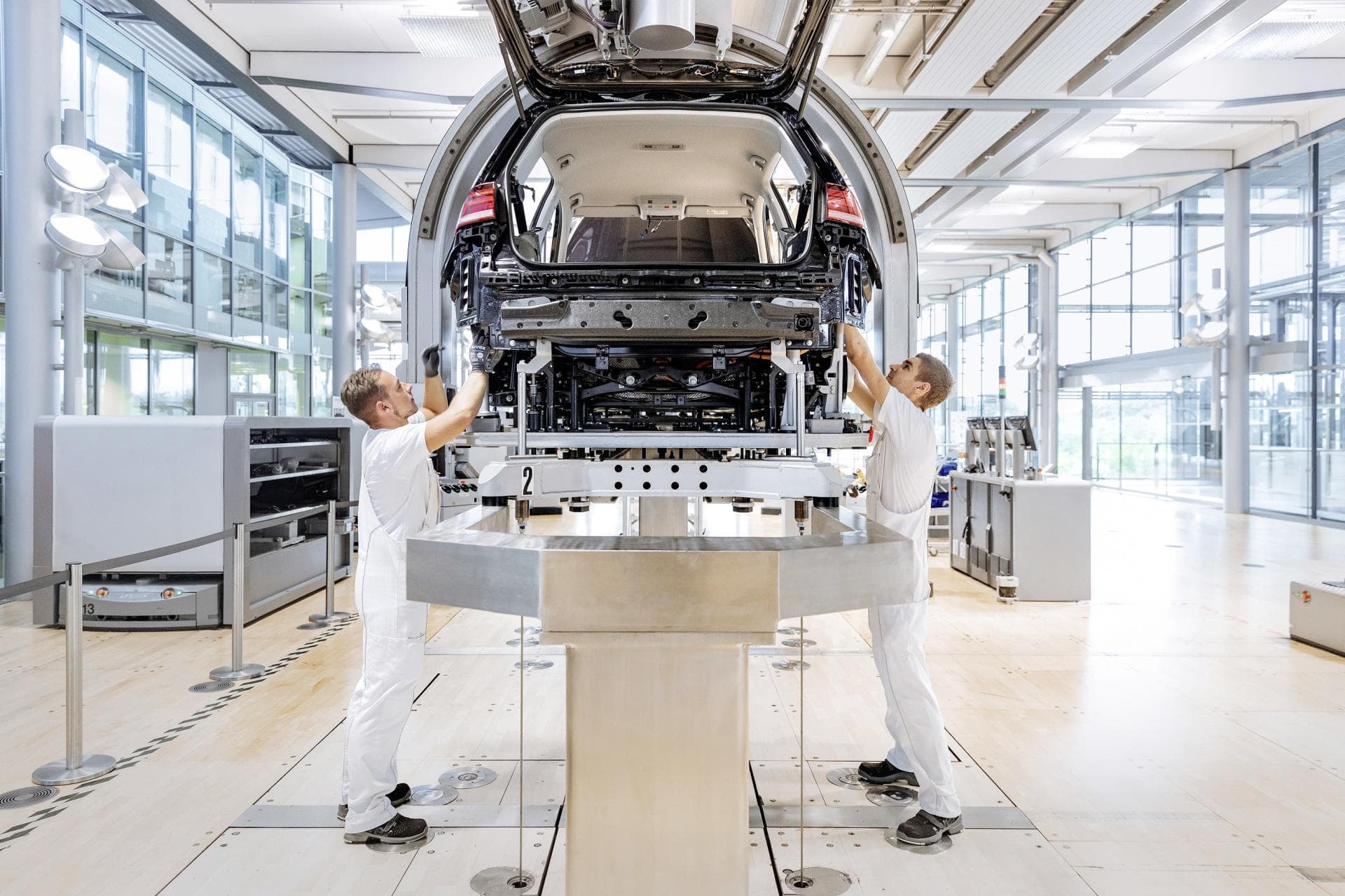Cover Image for Fraunhofer: VW E-Mobilitätswandel nicht zwingend mit Jobverlust verbunden