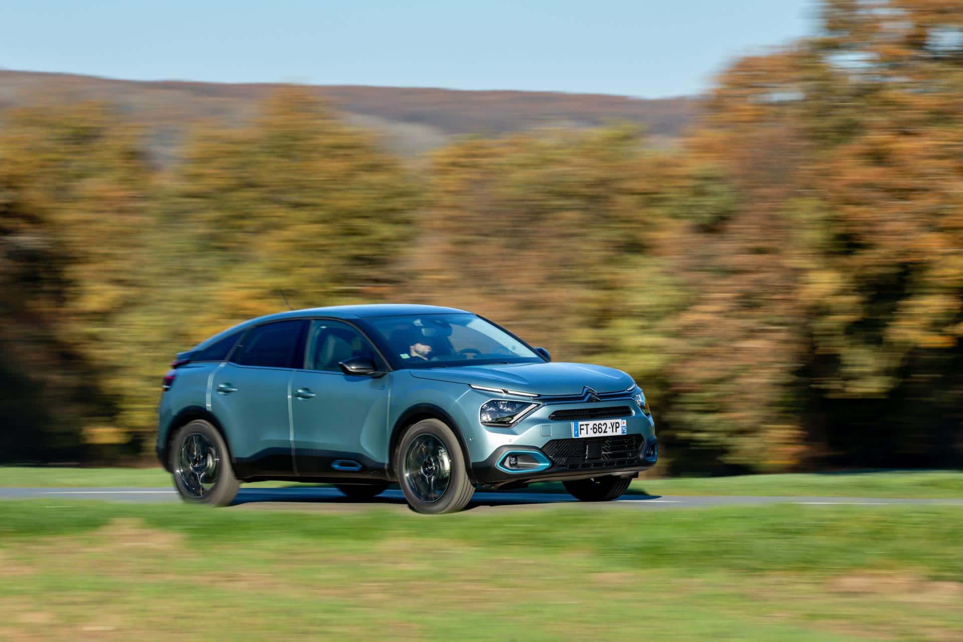 Cover Image for Bonjour Batterie: Citroën ë-C4 vereint E-Antrieb mit SUV-Look und Komfort