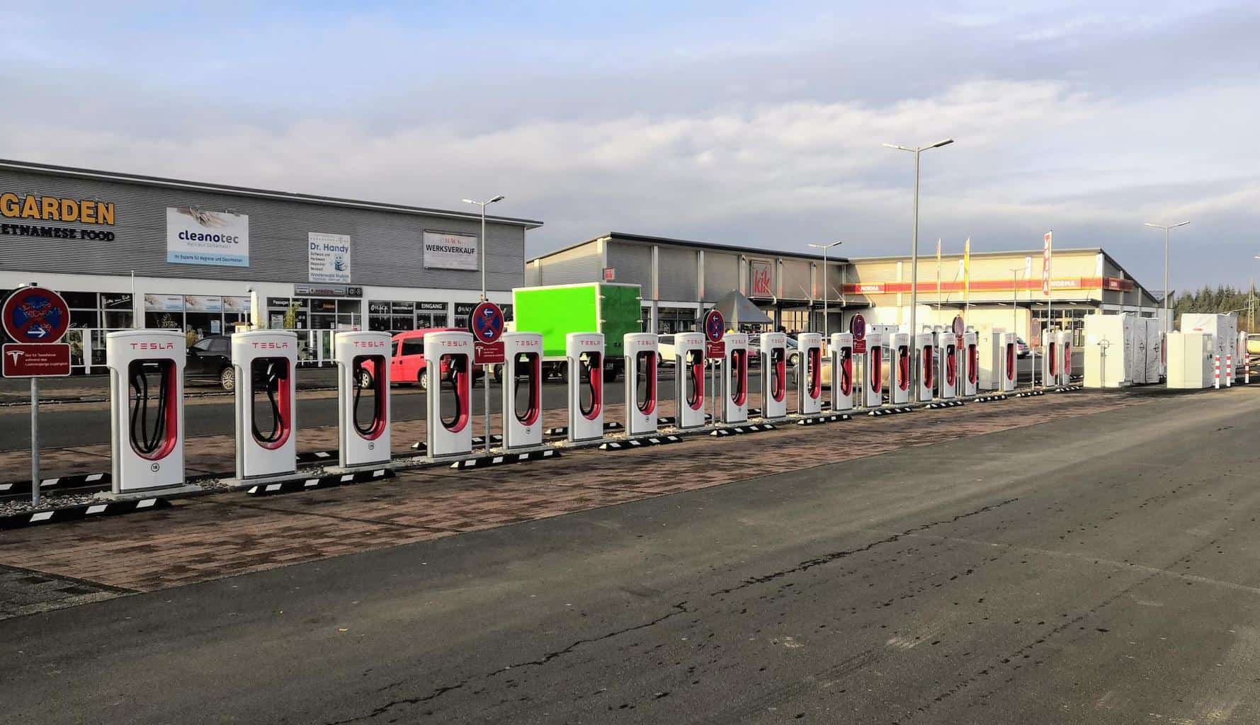 Cover Image for Deutschland erhält größten Tesla Supercharger Zentraleuropas