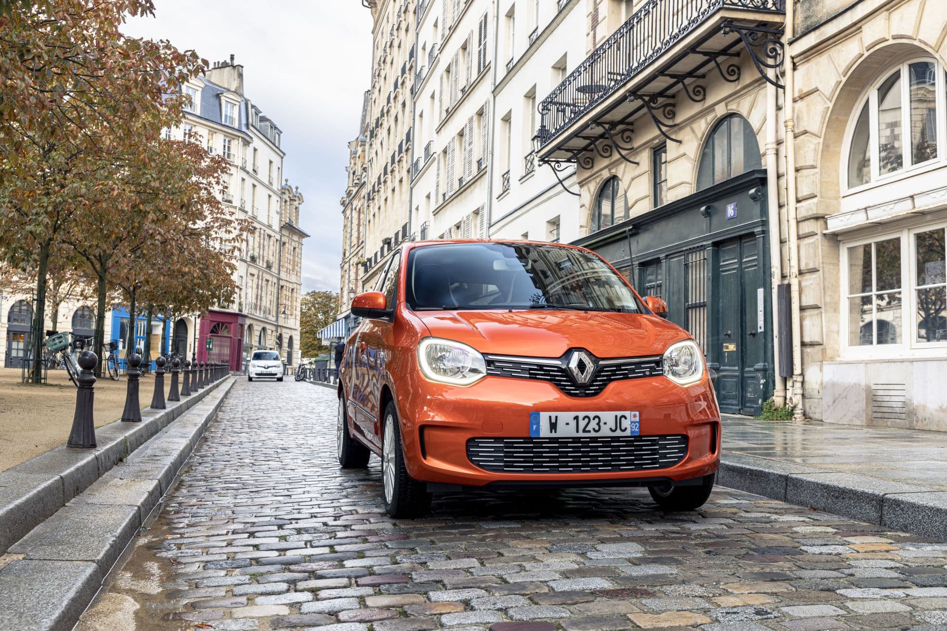 Cover Image for Renault weiterhin Spitzenreiter: 96.000 verkaufte E-Autos per Ende November