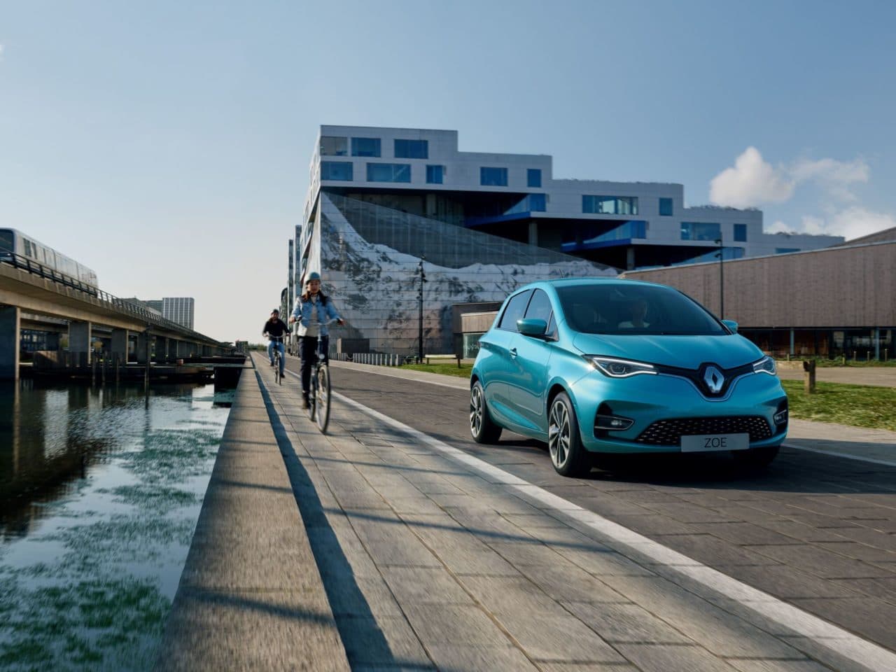 Cover Image for Renault: eigene Kompetenzzentren für E-Autos und Verbrenner