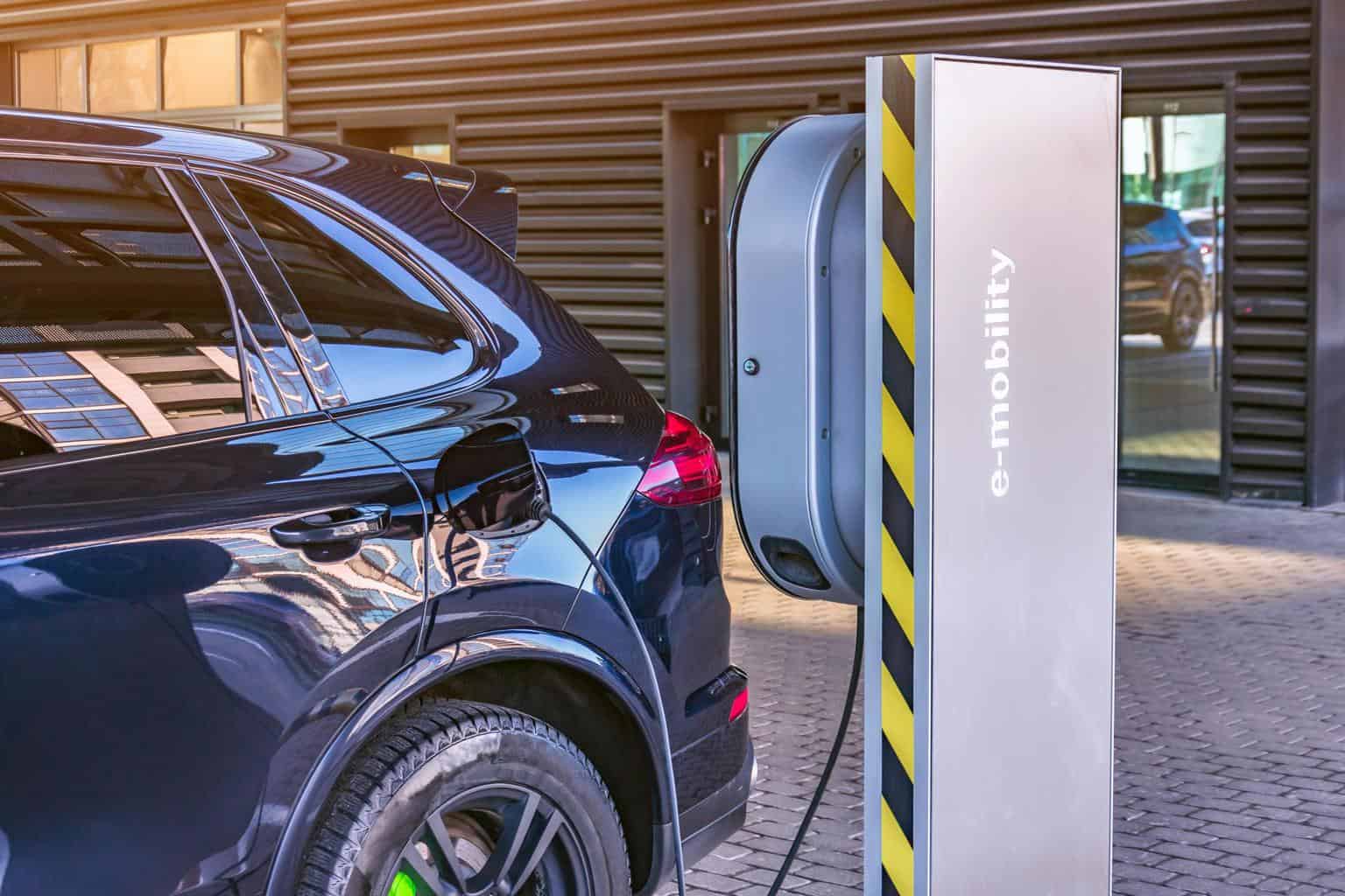Cover Image for Plug-in-Hybride gefährden Klimaziele im Verkehr