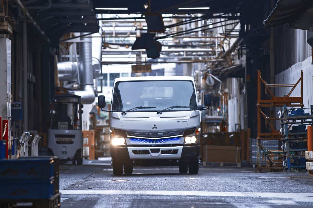 Cover Image for Mercedes-Benz: 200+ FUSO eCanter weltweit im täglichen Kundeneinsatz