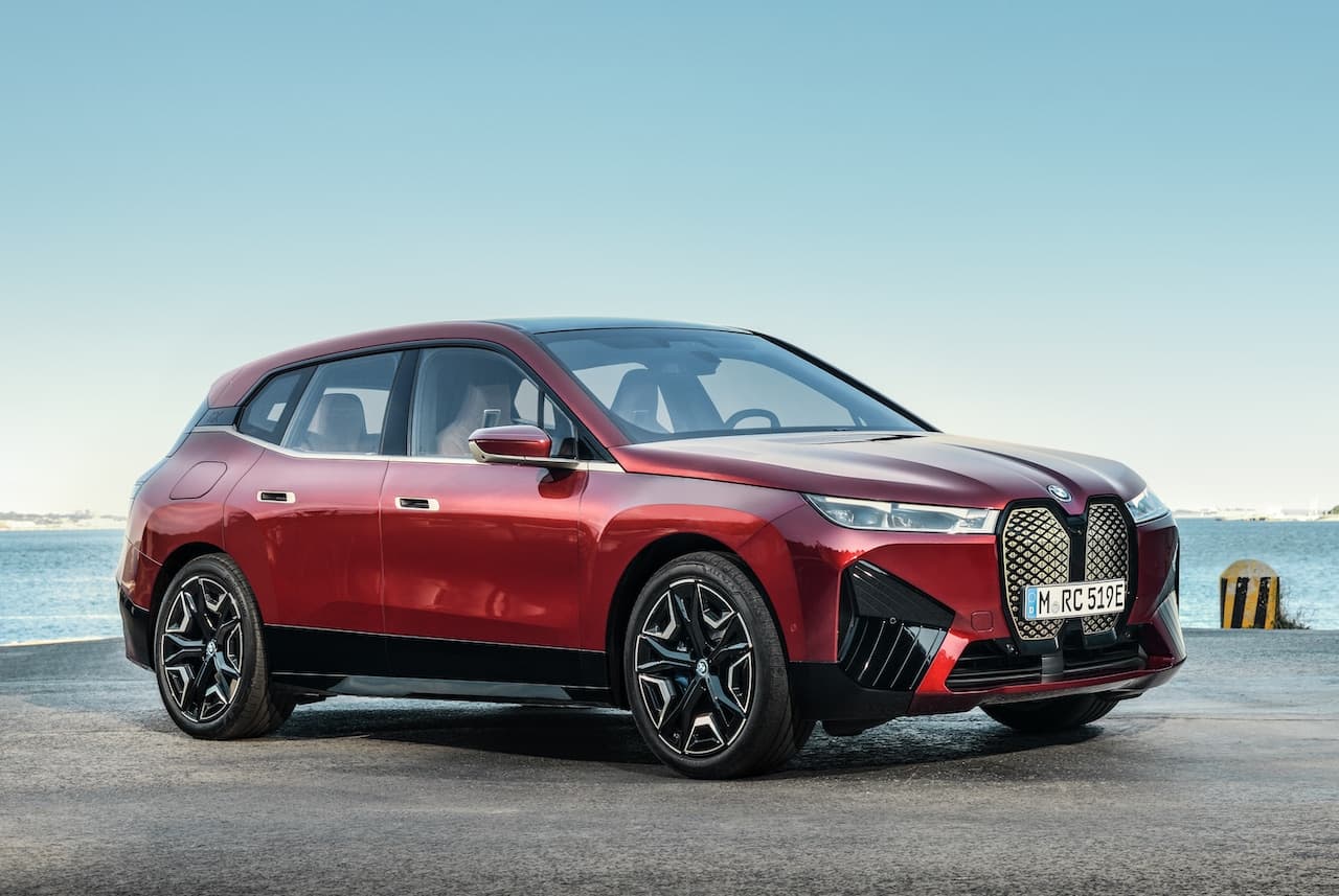 Cover Image for BMW preist Elektro-SUV ab 77.300 Euro ein