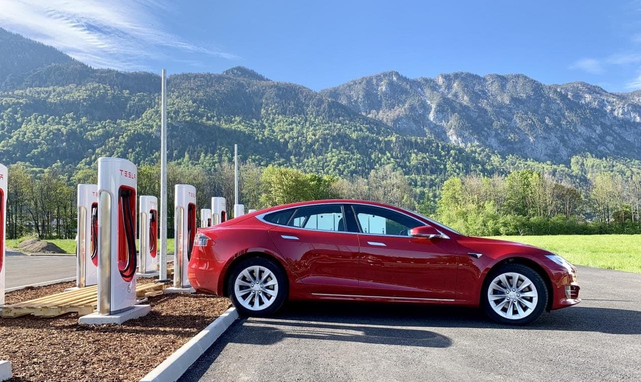 Cover Image for Tesla: Über 6.000 Supercharger an mehr als 600 europäischen Standorten