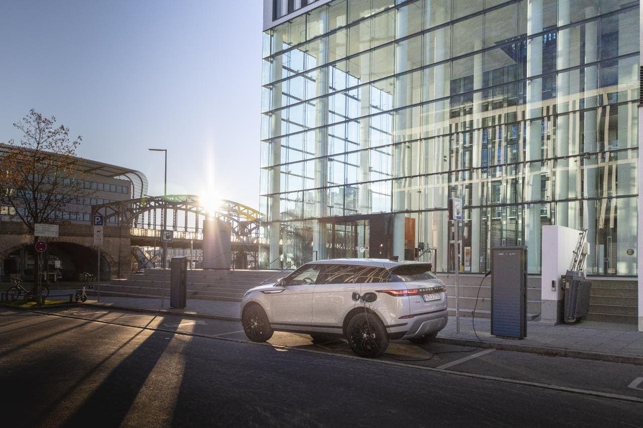Cover Image for Land Rover Discovery Sport und Evoque künftig nur noch elektrifiziert