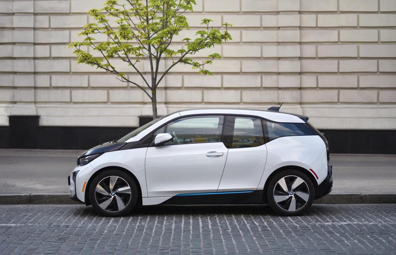 Cover Image for Apple E-Auto sei keine Bedrohung: „Ich schlafe sehr ruhig“, so der BMW-CFO