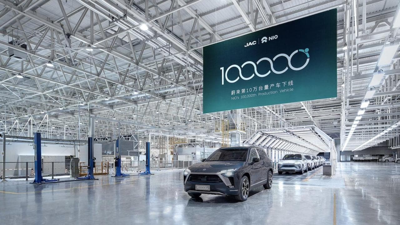Cover Image for NIO feiert 100.000 gefertigte E-Autos & erste ET7-Rohkarosserie