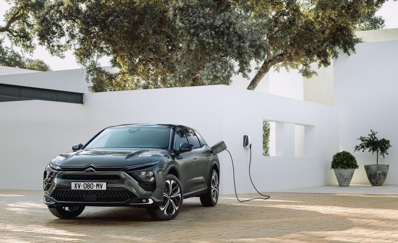 Cover Image for Citroën strebt mit C5 X PHEV in die Oberklasse