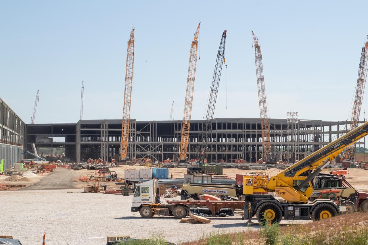 Cover Image for Tesla-Produktion in Grünheide verzögert sich bis Herbst