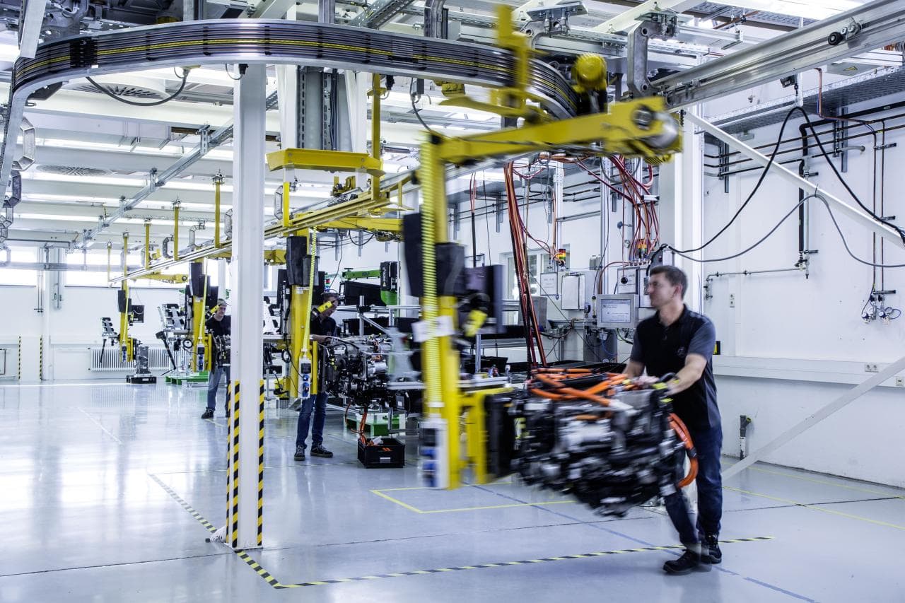 Cover Image for cellcentric: Daimler und Volvo kooperieren bei Wasserstoff-Trucks