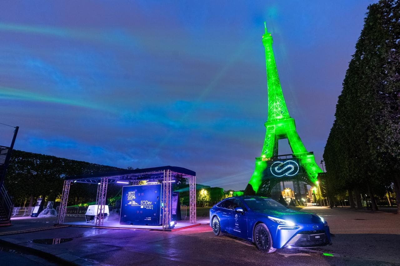 Cover Image for Wasserstoff-Generator: Toyota taucht Eiffelturm in Grün