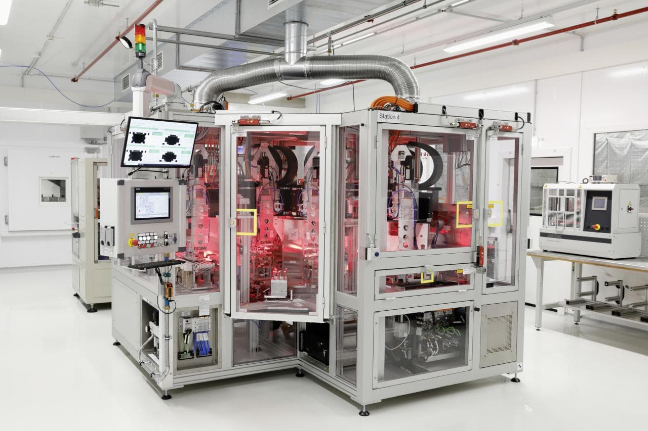 Cover Image for VW & QuantumScape prüfen Bau von Feststoffbatteriefabrik in Salzgitter