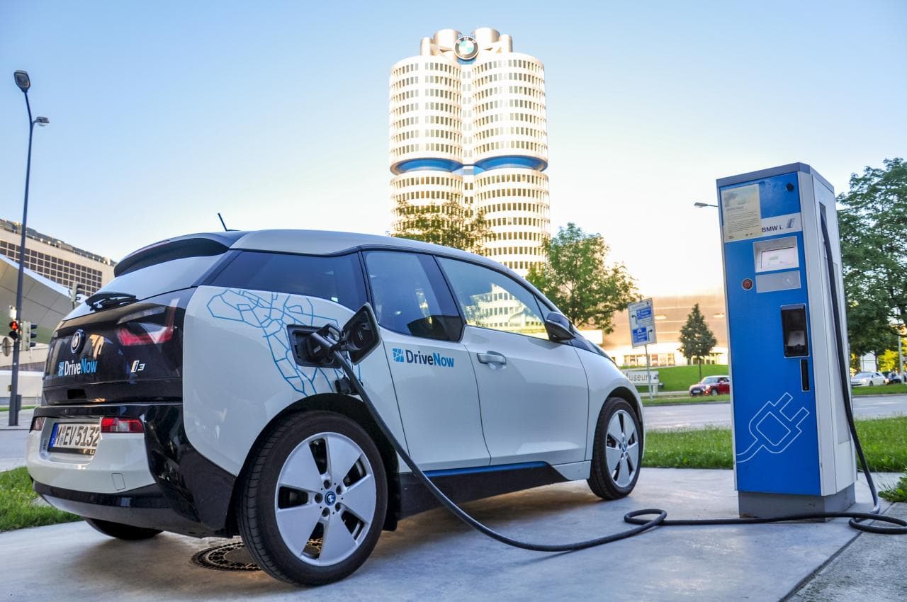 Cover Image for Warum die deutschen Autohersteller jetzt bei Elektroautos aufholen