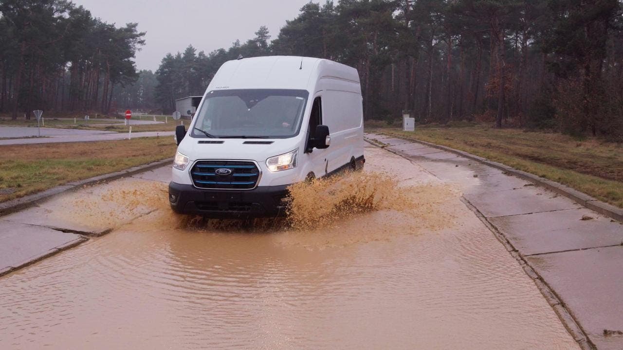 Cover Image for Beinharte Tests für neuen Ford E-Transit