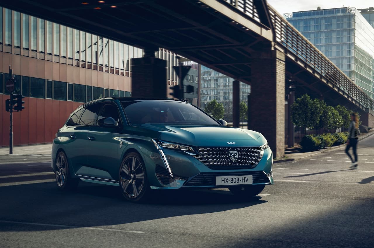 Cover Image for Peugeot bietet neuen 308 SW in zwei Plug-in-Hybridvarianten an
