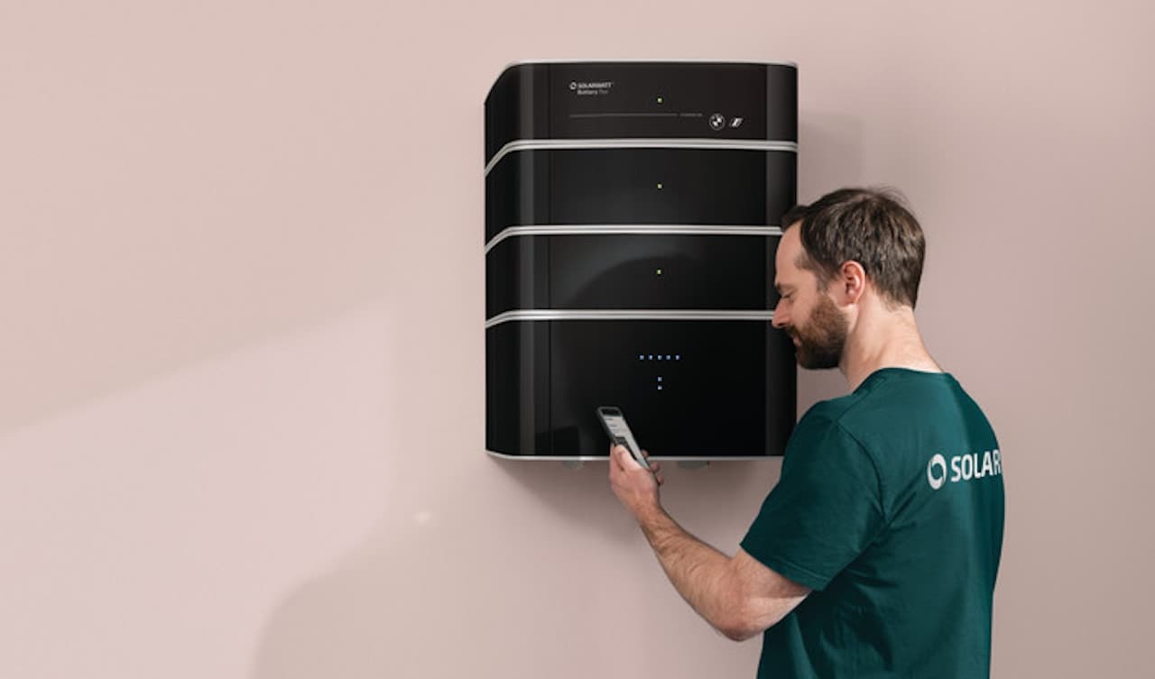 Cover Image for Solarwatt entwickelt Stationärspeicher mit Batterien von BMW