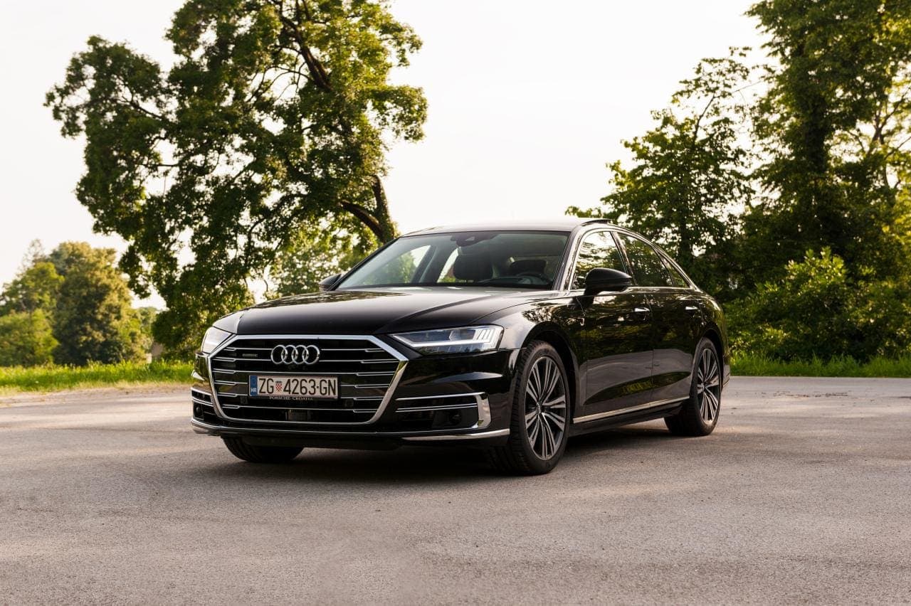 Cover Image for Audi soll Elektro-SUV Q8 e-tron für 2026 und Produktion in Brüssel einplanen