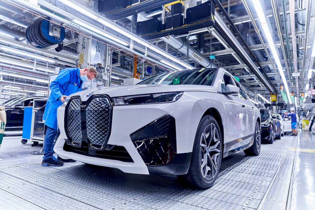 Cover Image for BMW startet Serienfertigung des iX