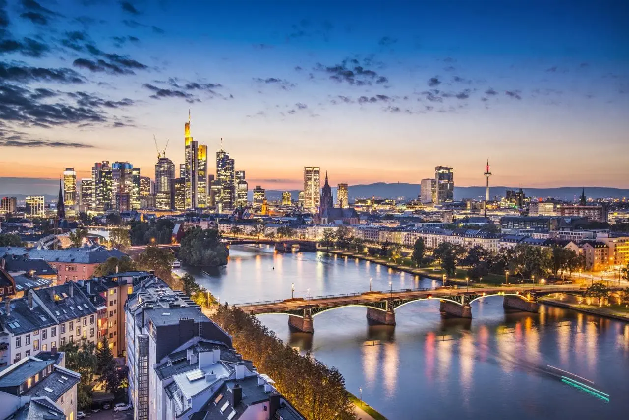 Cover Image for Frankfurt bereitet die größte Wasserstoffzug-Flotte der Welt vor