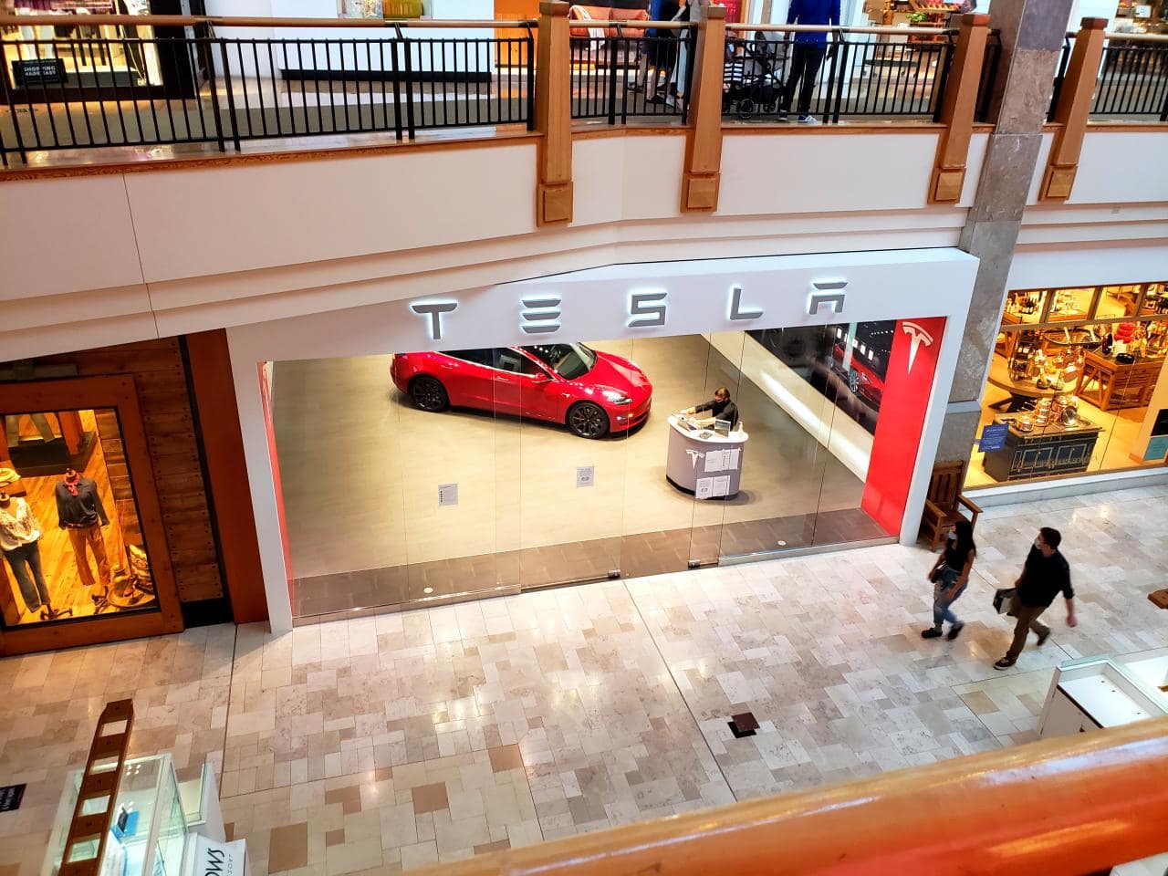 Cover Image for 201.250 Elektroautos liefert Tesla im 2. Quartal 2021 aus