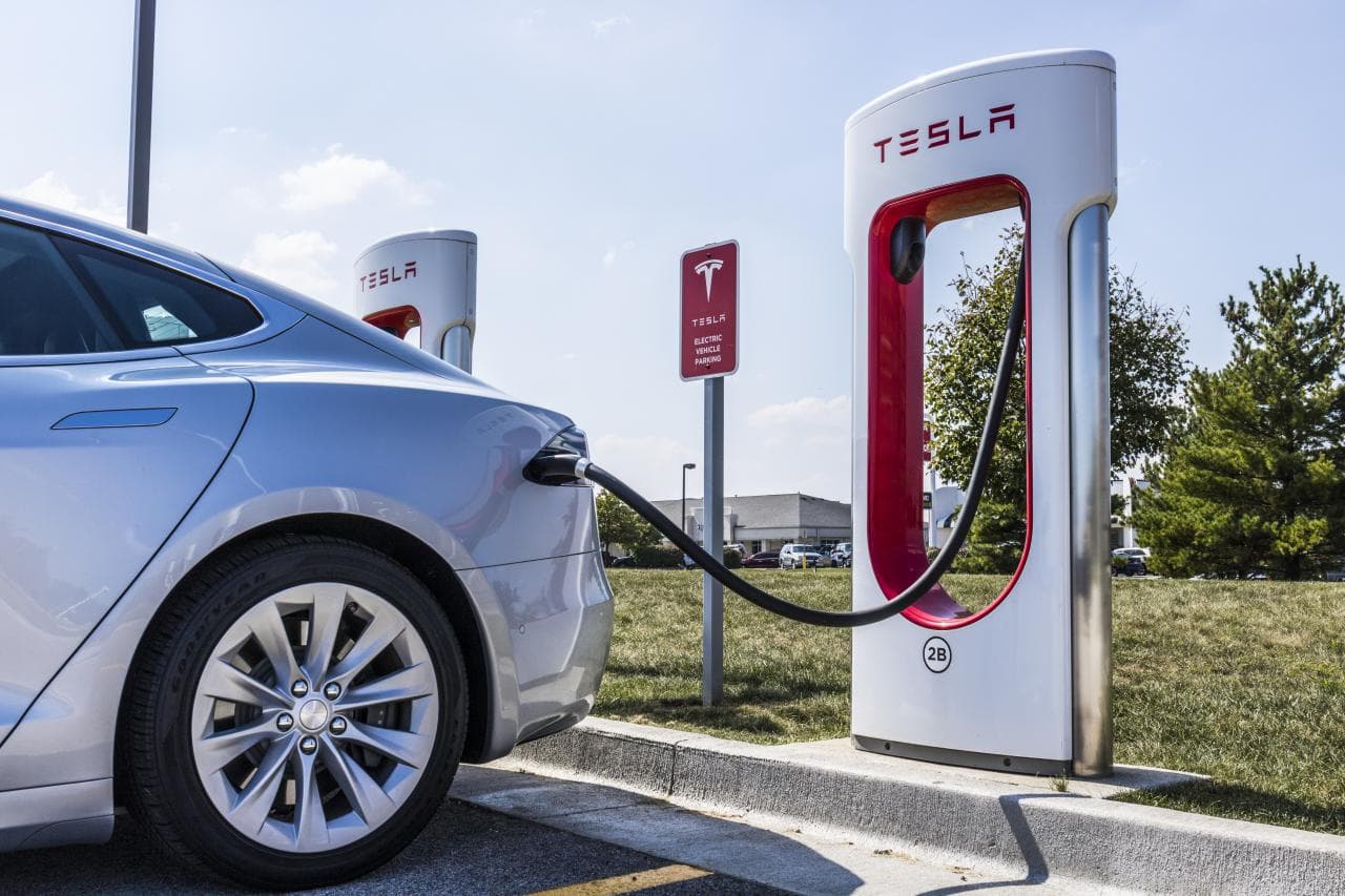 Cover Image for Musk: Tesla plant Supercharger noch 2021 für andere E-Autos zu öffnen