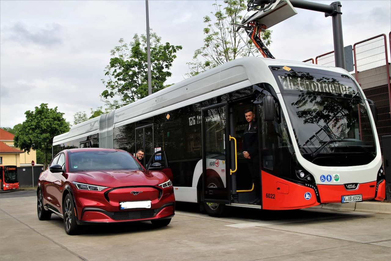 Cover Image for KVB, RheinEnergie und Ford nehmen innovative Ladeinfrastruktur in Betrieb
