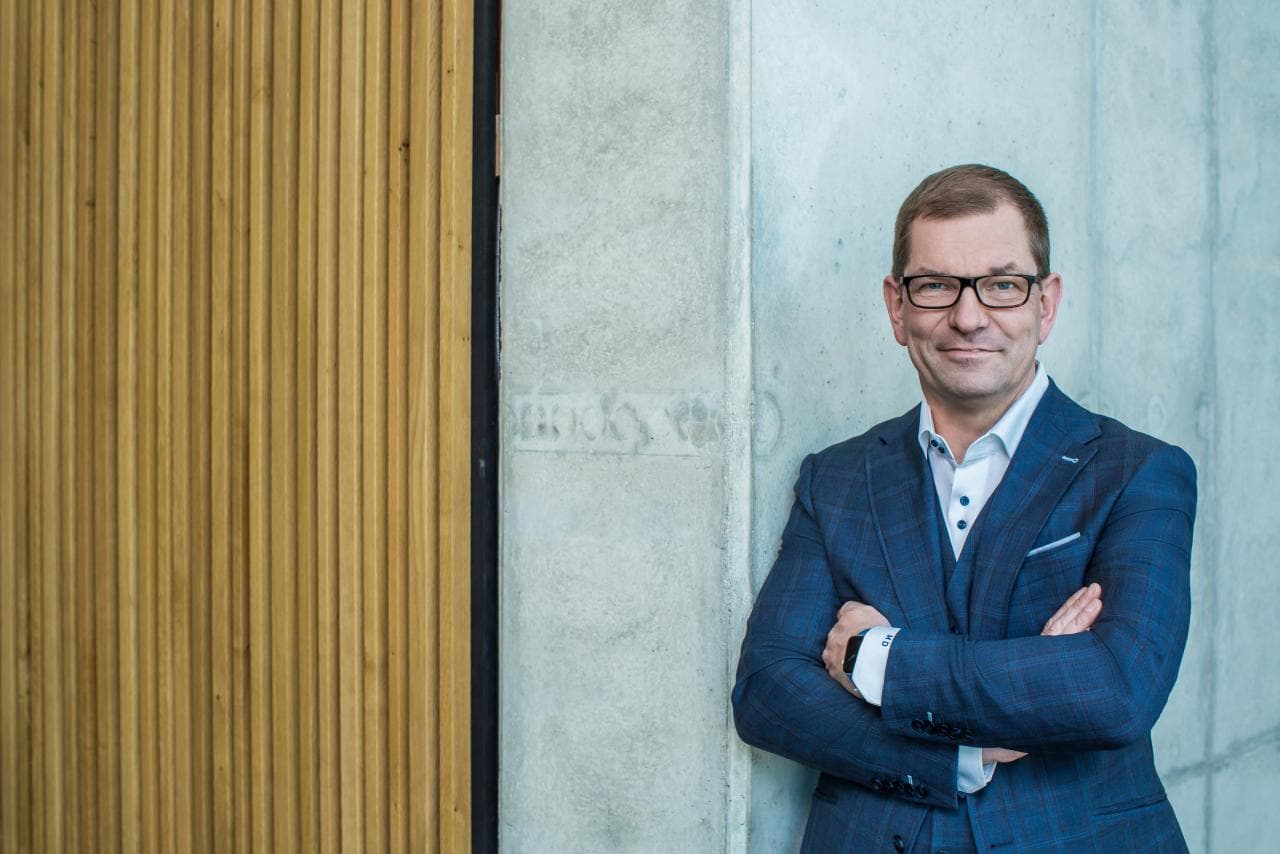 Cover Image for Audi-Chef Duesmann: „Wir müssen Sonnenenergie und Wind viel besser nutzen“