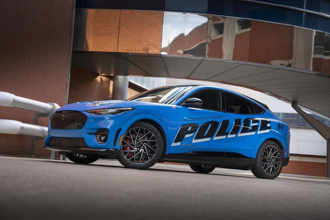 Cover Image for Ford stellt Mustang Mach-E für Polizei in USA und Großbritannien vor
