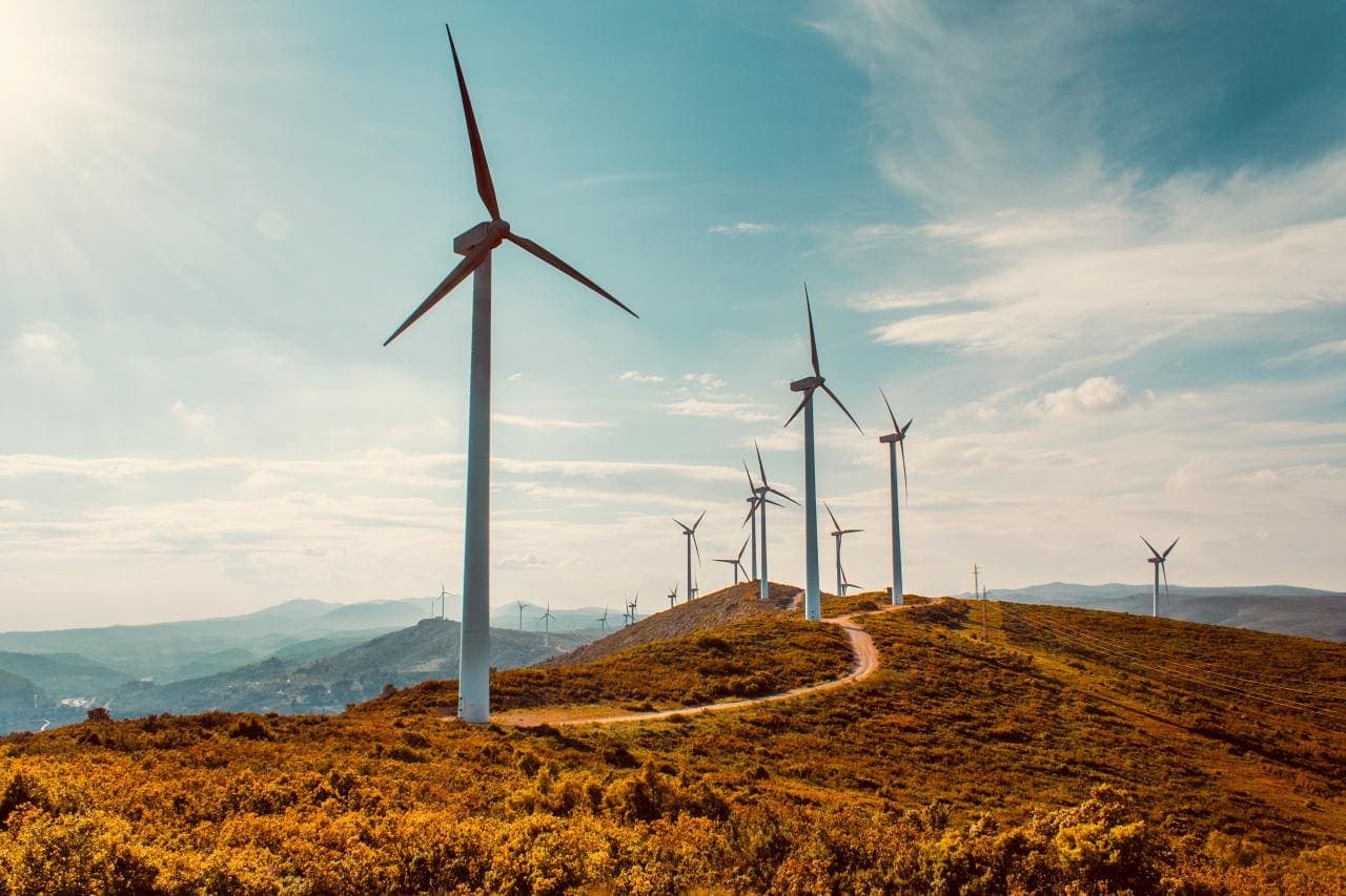 Cover Image for Kurzreport: Warum regenerative Energie billiger, Strom aber trotzdem teurer wird