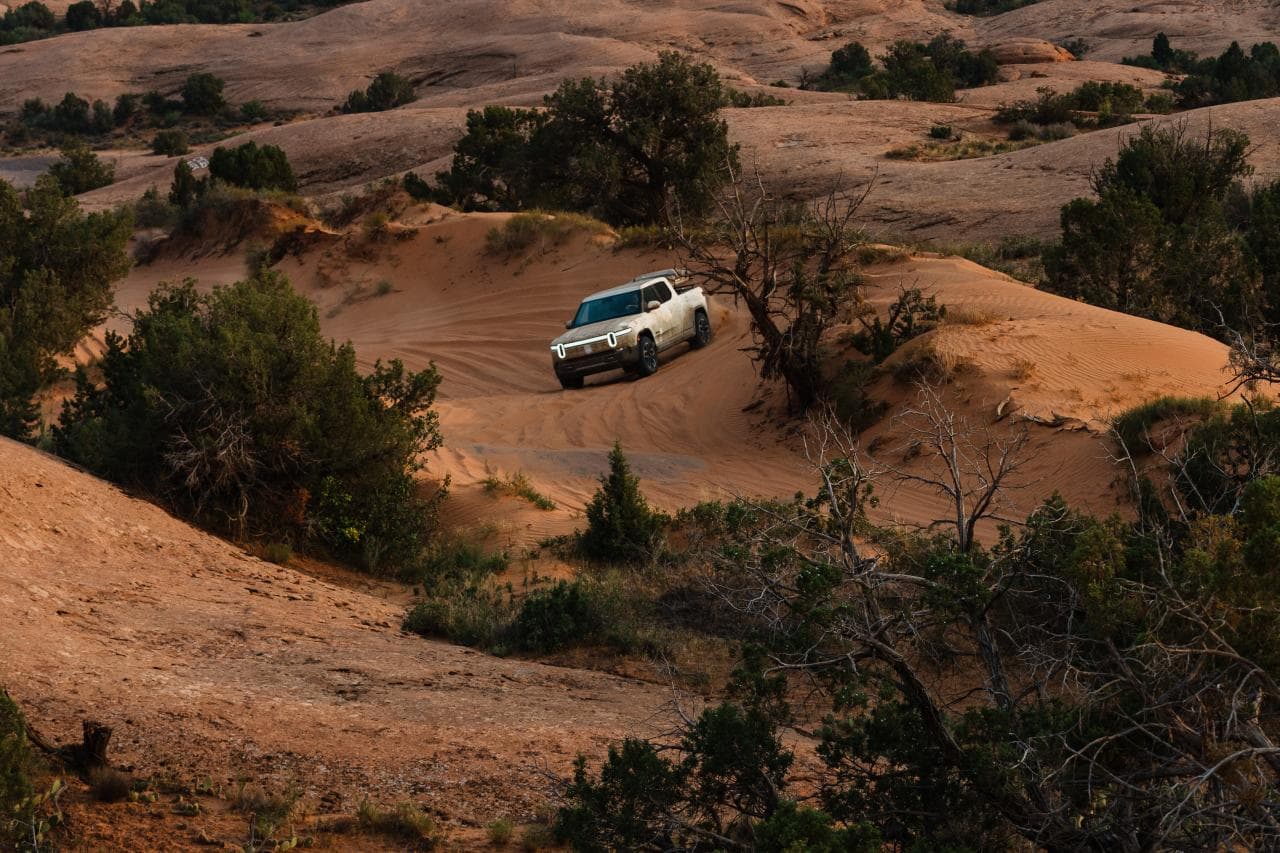 Cover Image for Ford und Rivian stoppen gemeinsame E-Auto-Pläne, bleiben aber Partner
