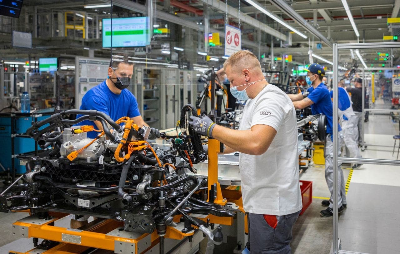Cover Image for Audi: Hohe Nachfrage nach Q4 e-tron bedingt weiteres Produktionswerk