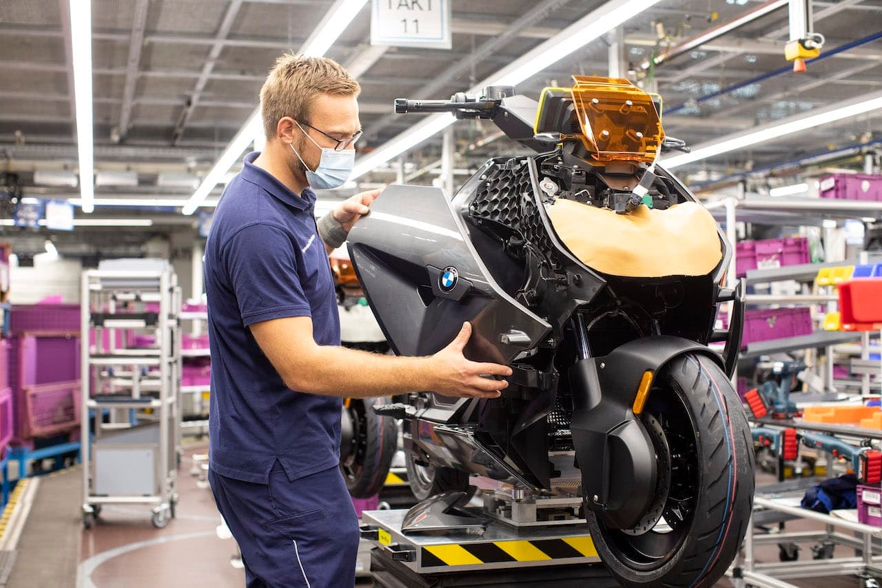 Cover Image for Elektromotorrad BMW CE 04 startet in Serienproduktion