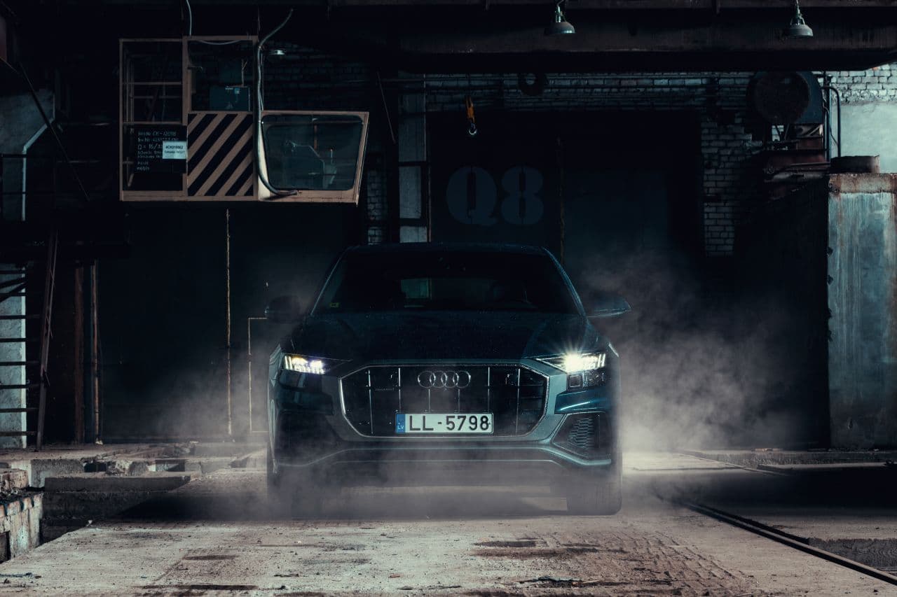 Cover Image for Audi: Ab 2028 wird Q8 e-tron als E-SUV in Brüssel vom Band laufen