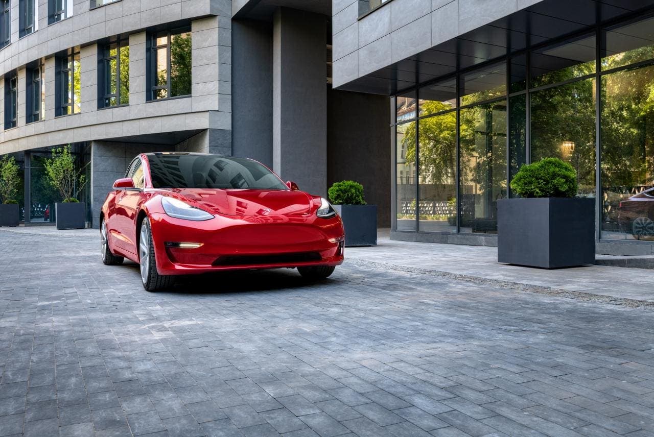 Cover Image for Das Tesla Prinzip: Agilität und Geschwindigkeit in der Automobilindustrie
