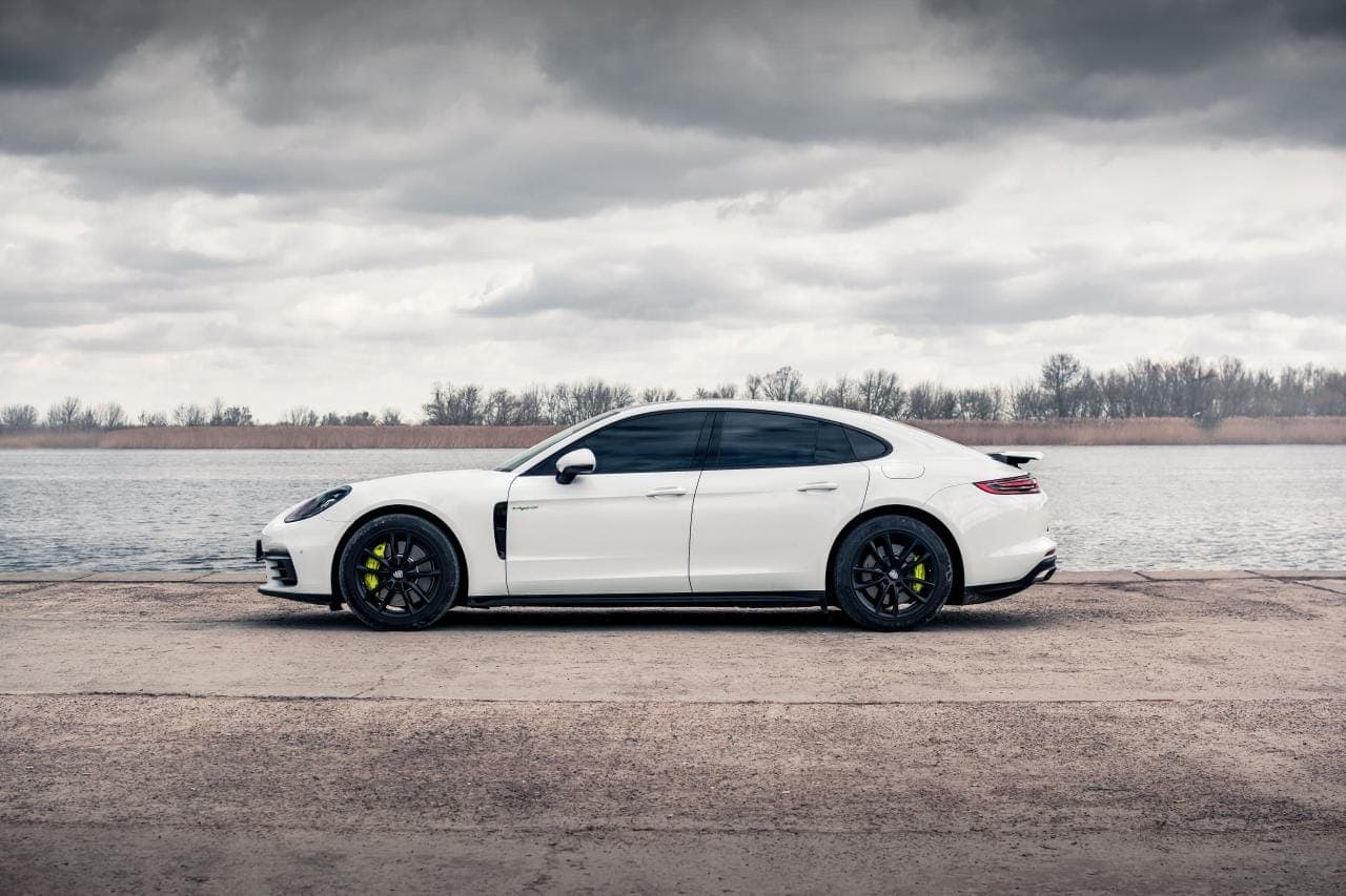 Cover Image for Porsche will „die Elektroautos mit der besten Performance“