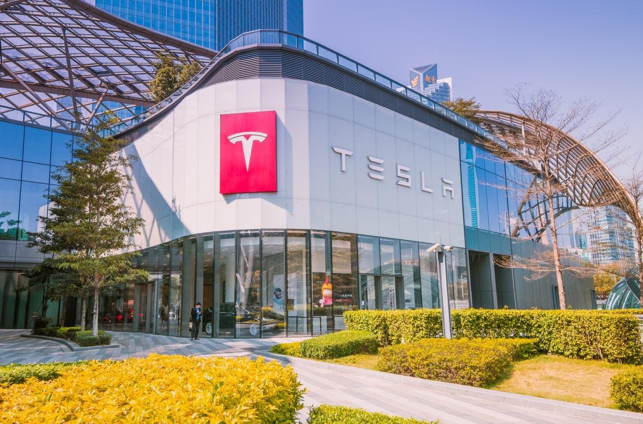 Cover Image for Tesla auf besten Weg 600.000 E-Autos pro Jahr in China zu produzieren
